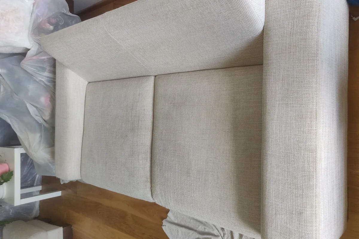 Cream armchair, grey soiling on the seat and back — after cleaning by SevenClean