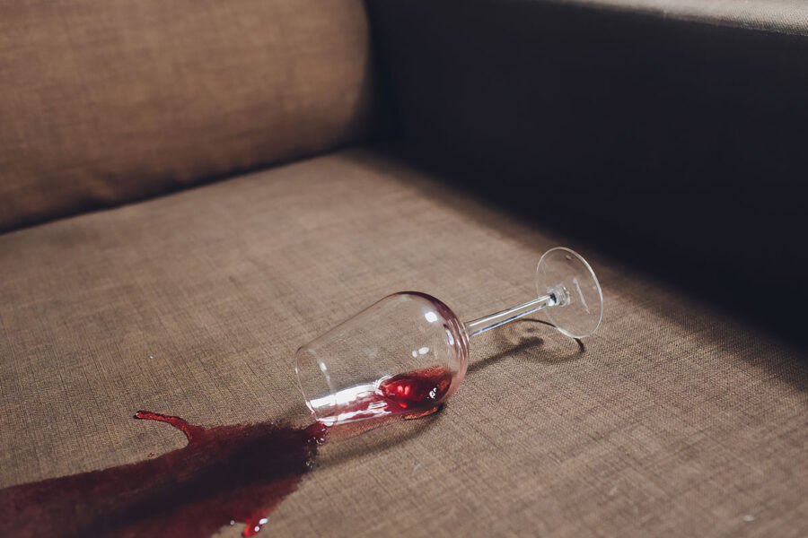 How to remove red wine stains from upholstery? Sevenclean-11-1