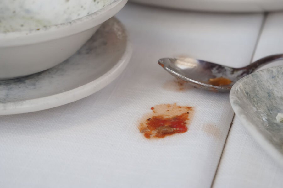 How to clean upholstered furniture from stains left by tomato sauces, ketchup and dips? 7clean-15-1